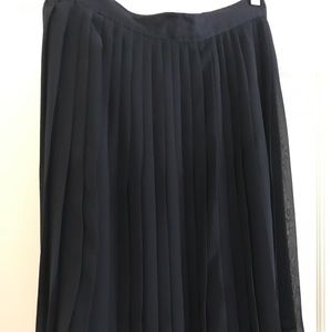 Club Monaco Navy pleated chiffon skirt